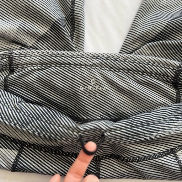 ATHLETA striped leggings. Gray and black size small. Pockets, hidden zipper - Picture 4 of 11